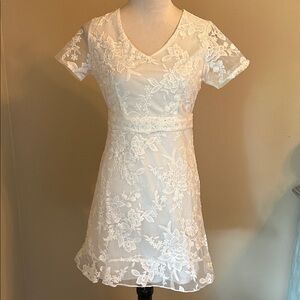 Chic White Floral Lace Mini Dress